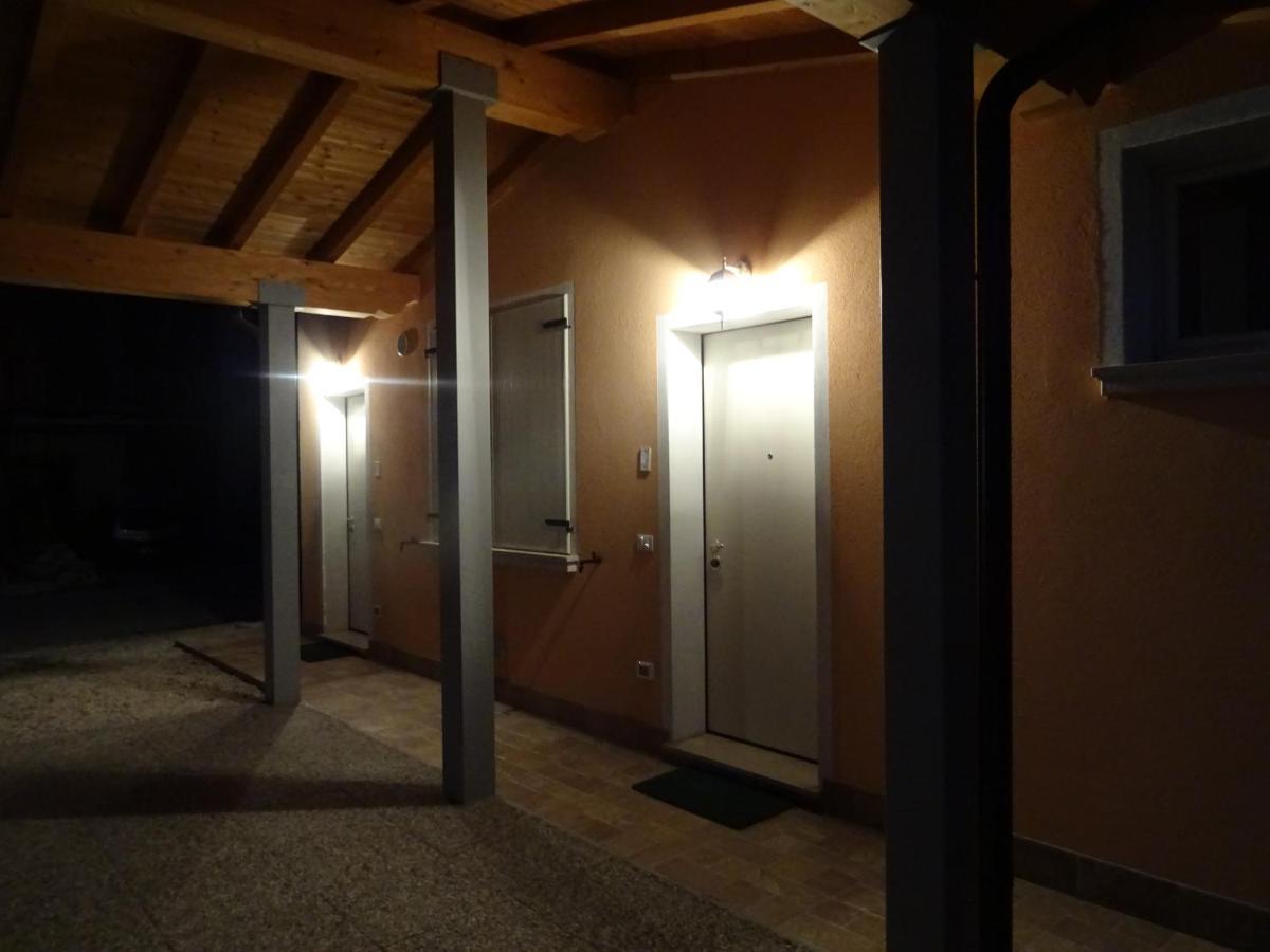 Cascina Legnago Bilocale A 6 Chilometri Da Salo' Appartement Villanuova sul clisi Buitenkant foto