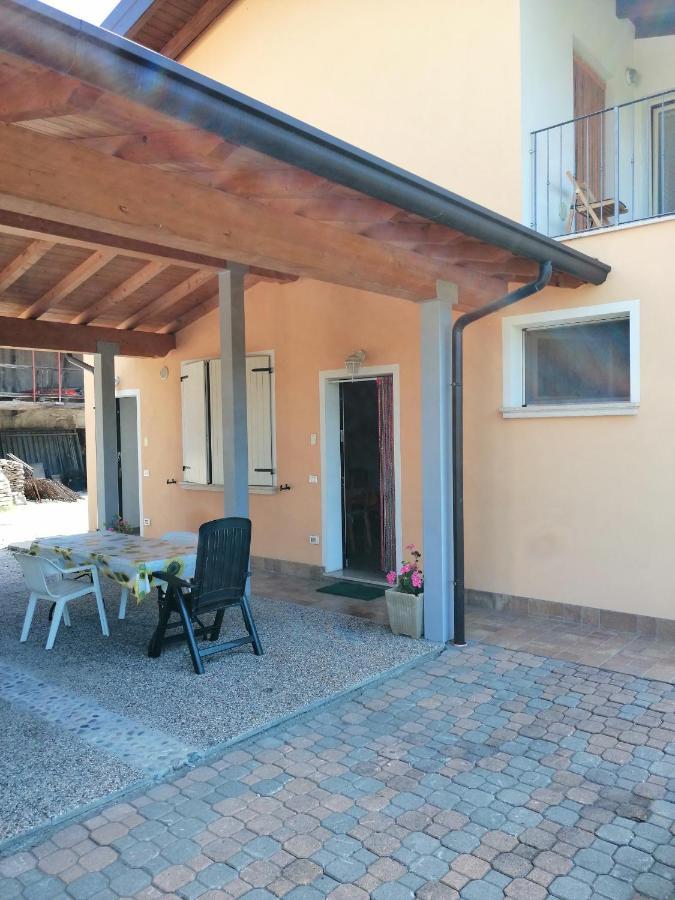 Cascina Legnago Bilocale A 6 Chilometri Da Salo' Appartement Villanuova sul clisi Buitenkant foto
