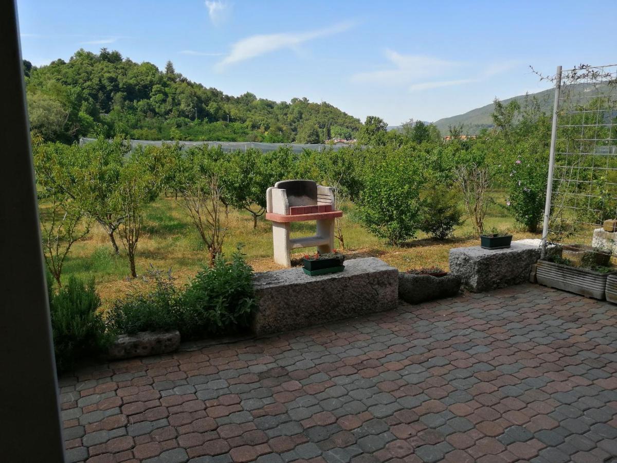 Cascina Legnago Bilocale A 6 Chilometri Da Salo' Appartement Villanuova sul clisi Buitenkant foto