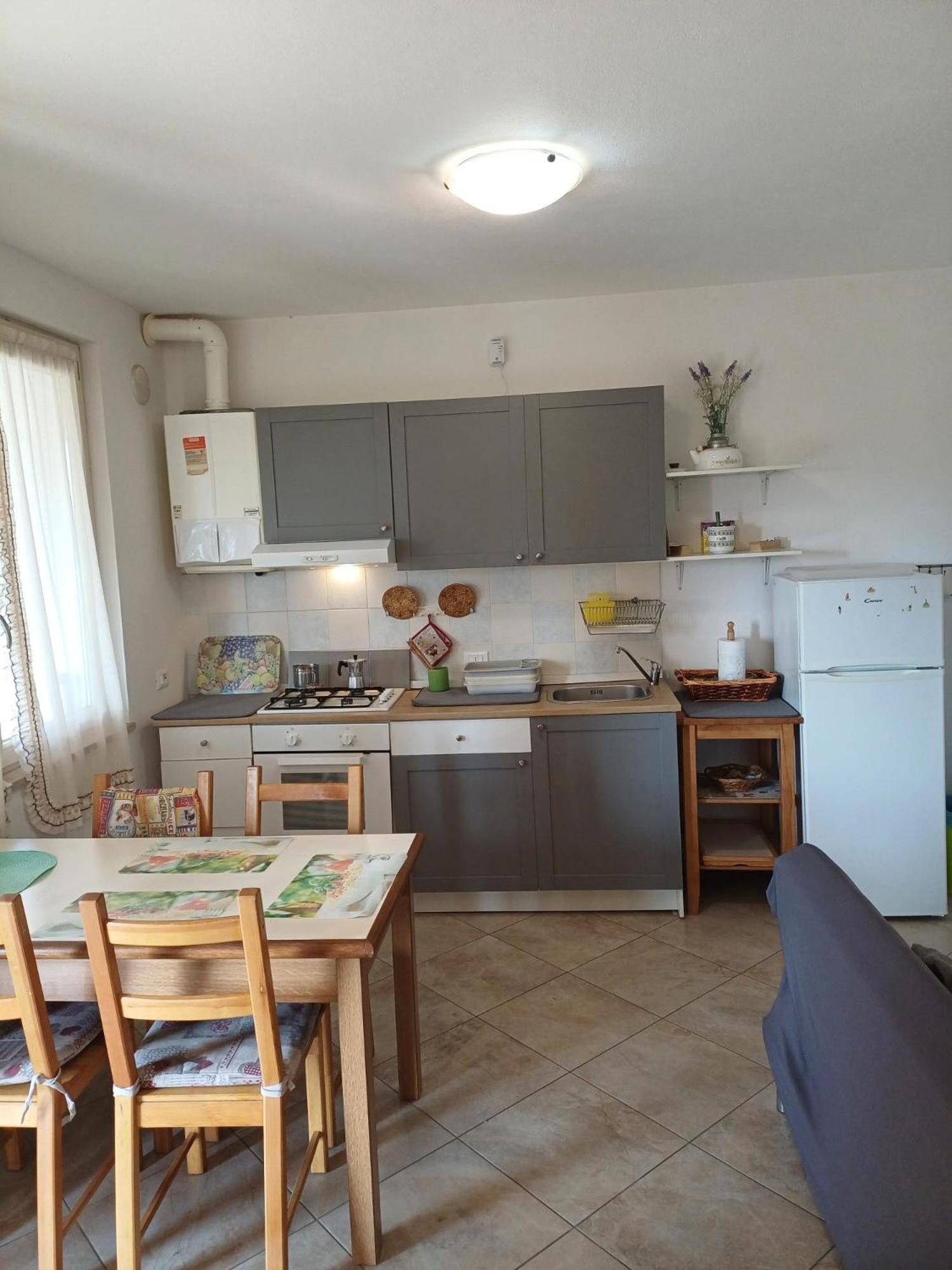 Cascina Legnago Bilocale A 6 Chilometri Da Salo' Appartement Villanuova sul clisi Buitenkant foto