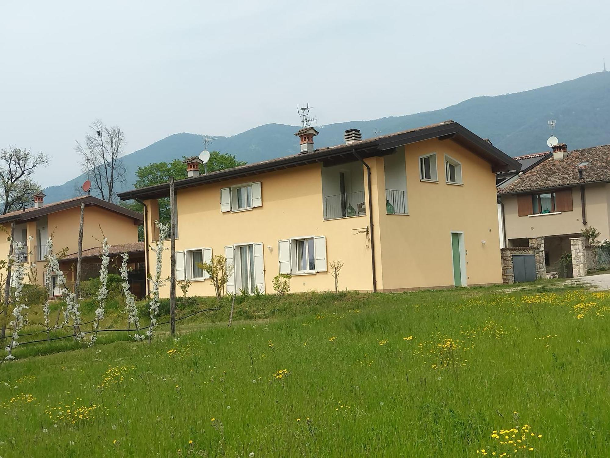 Cascina Legnago Bilocale A 6 Chilometri Da Salo' Appartement Villanuova sul clisi Buitenkant foto