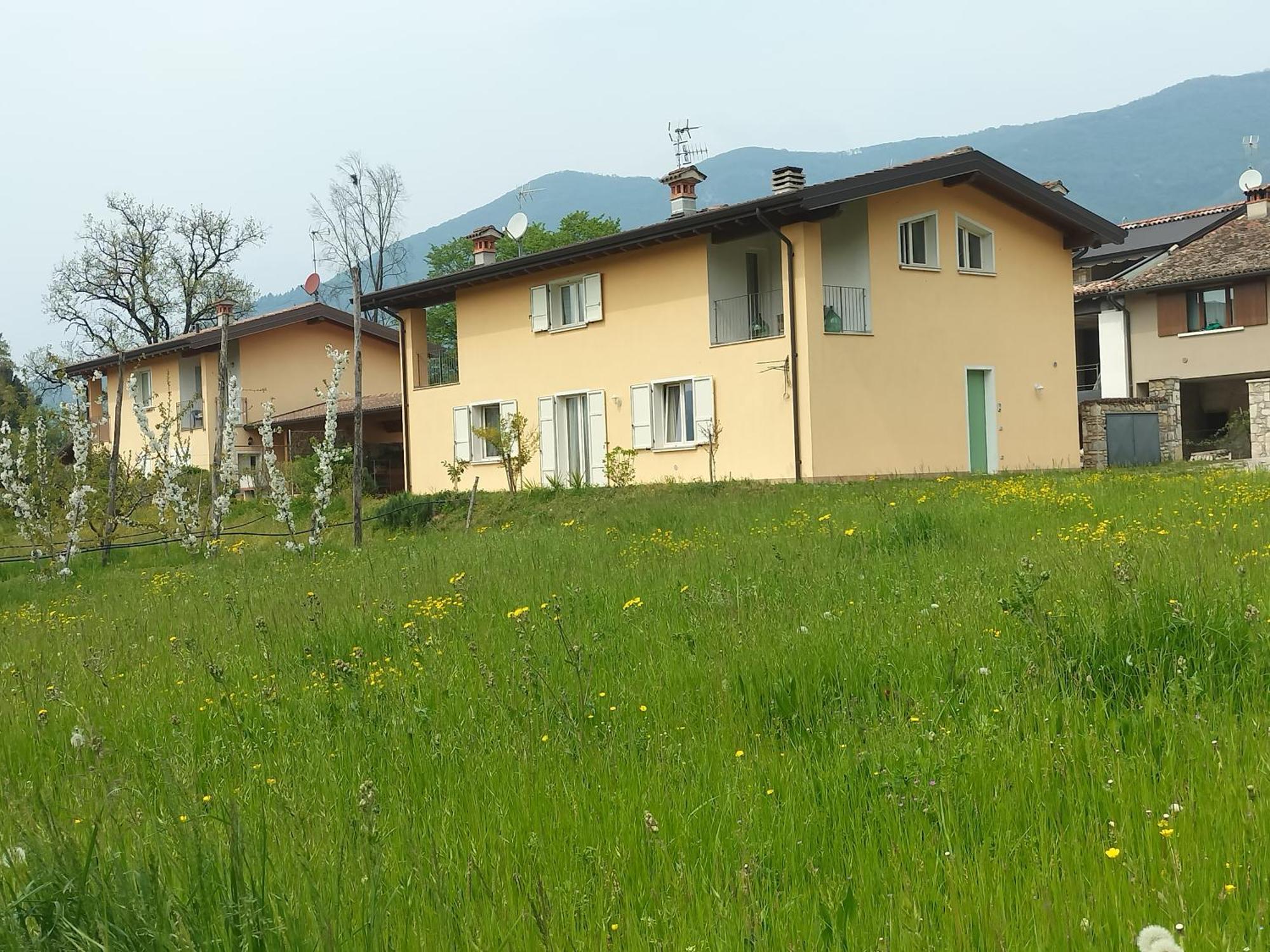 Cascina Legnago Bilocale A 6 Chilometri Da Salo' Appartement Villanuova sul clisi Buitenkant foto