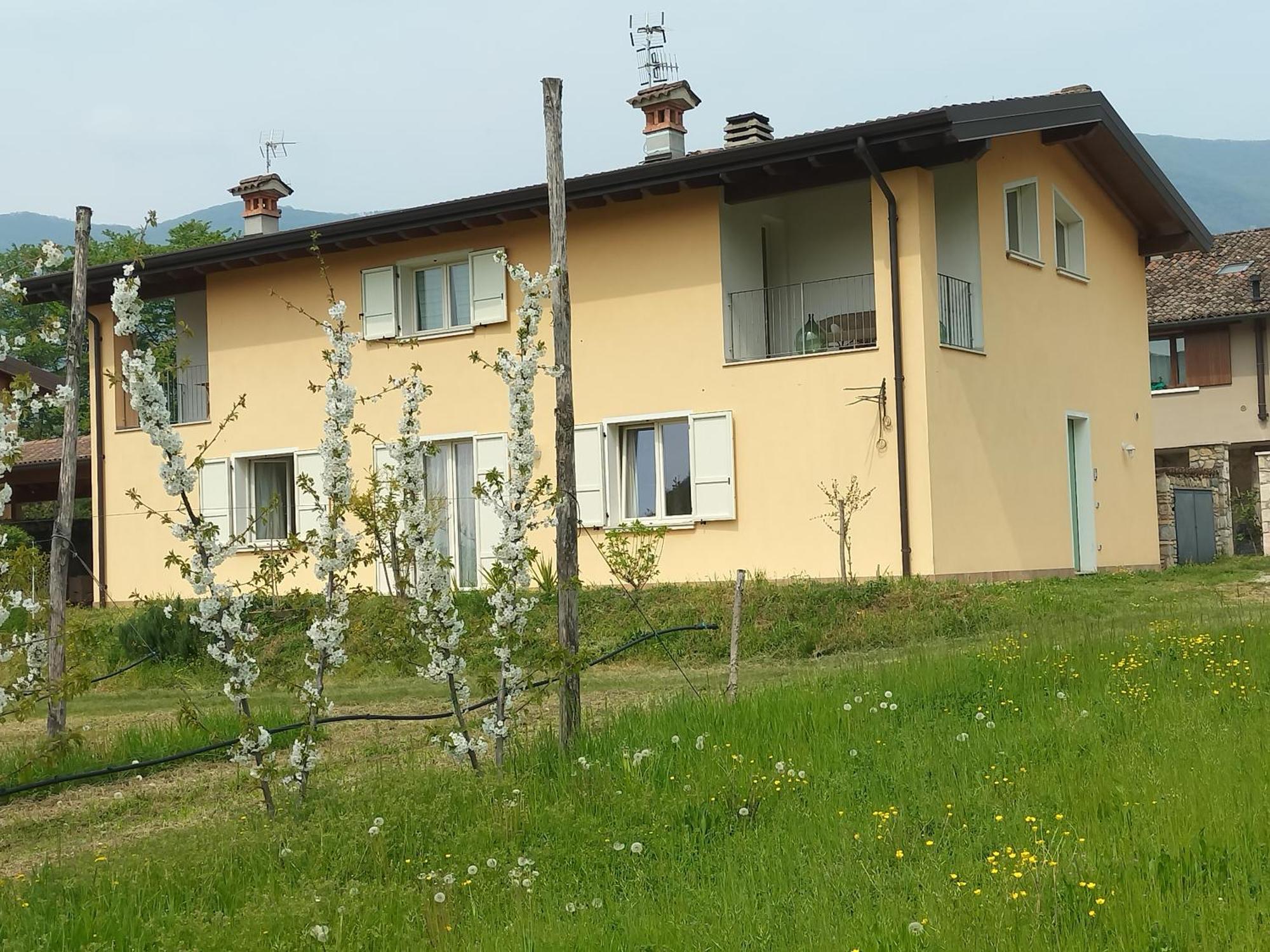 Cascina Legnago Bilocale A 6 Chilometri Da Salo' Appartement Villanuova sul clisi Buitenkant foto