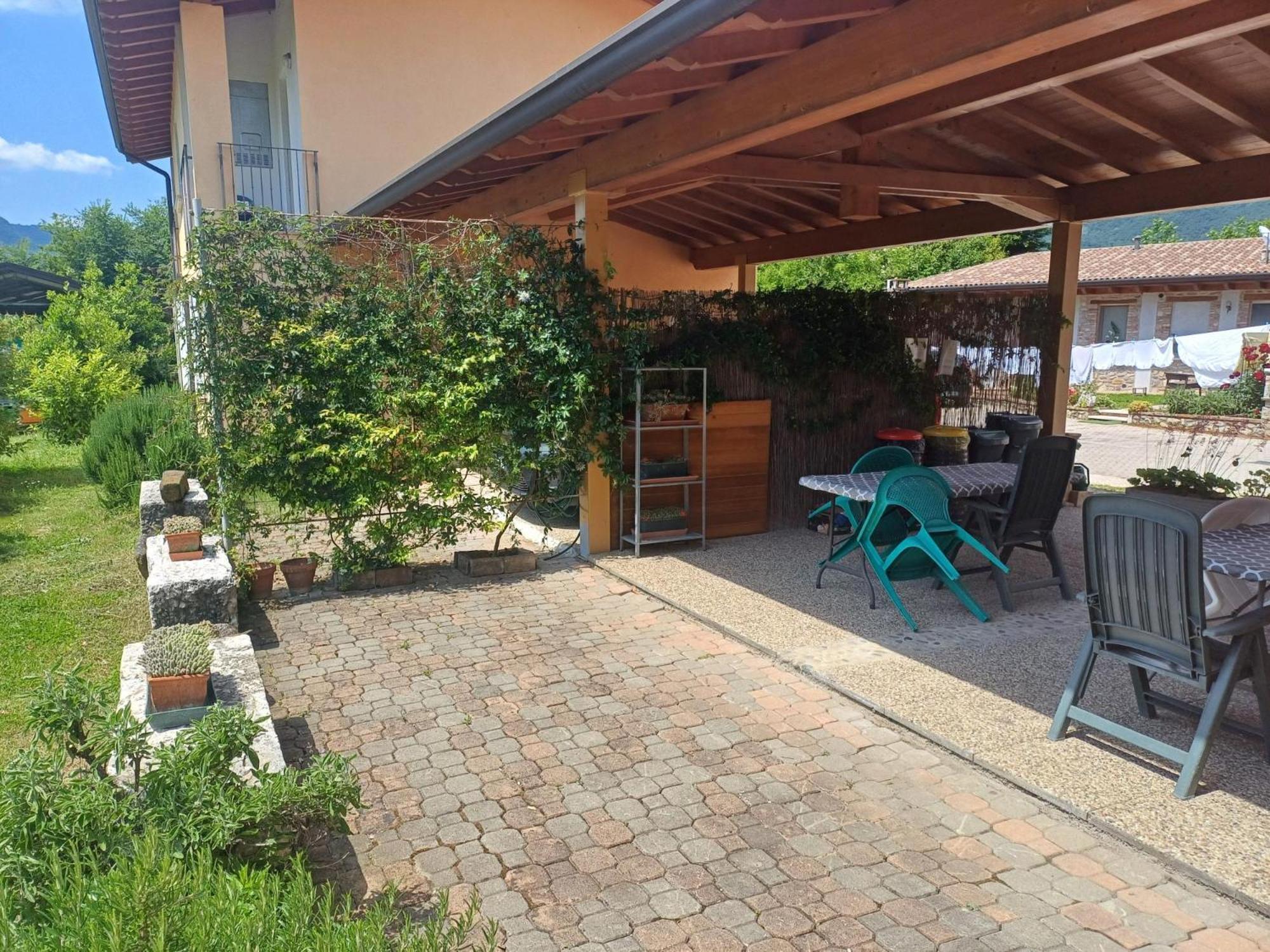 Cascina Legnago Bilocale A 6 Chilometri Da Salo' Appartement Villanuova sul clisi Buitenkant foto